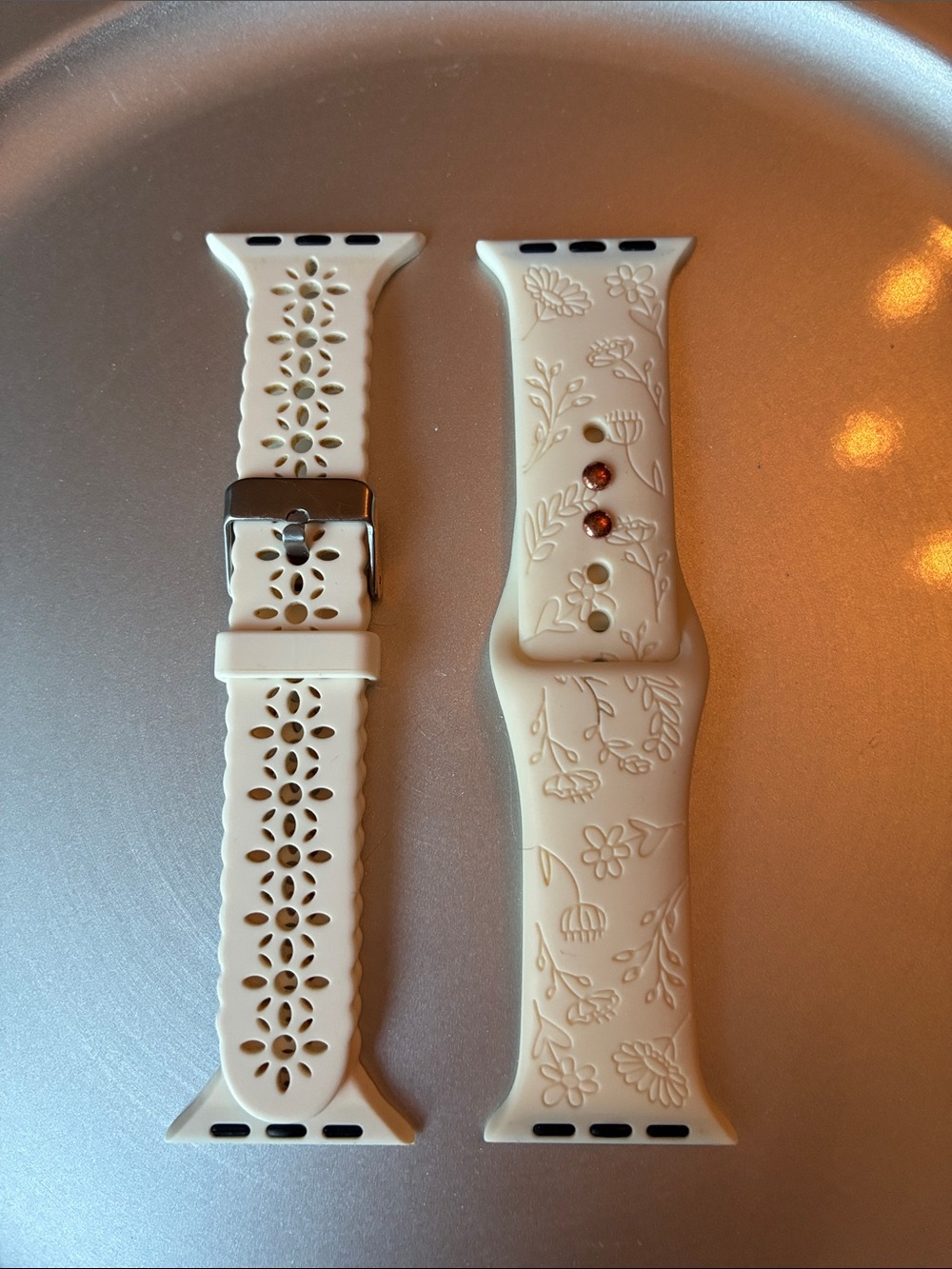 Apple Watch White Silicone Band Set of 2 Size 38-41mm - Picture 3 of 4